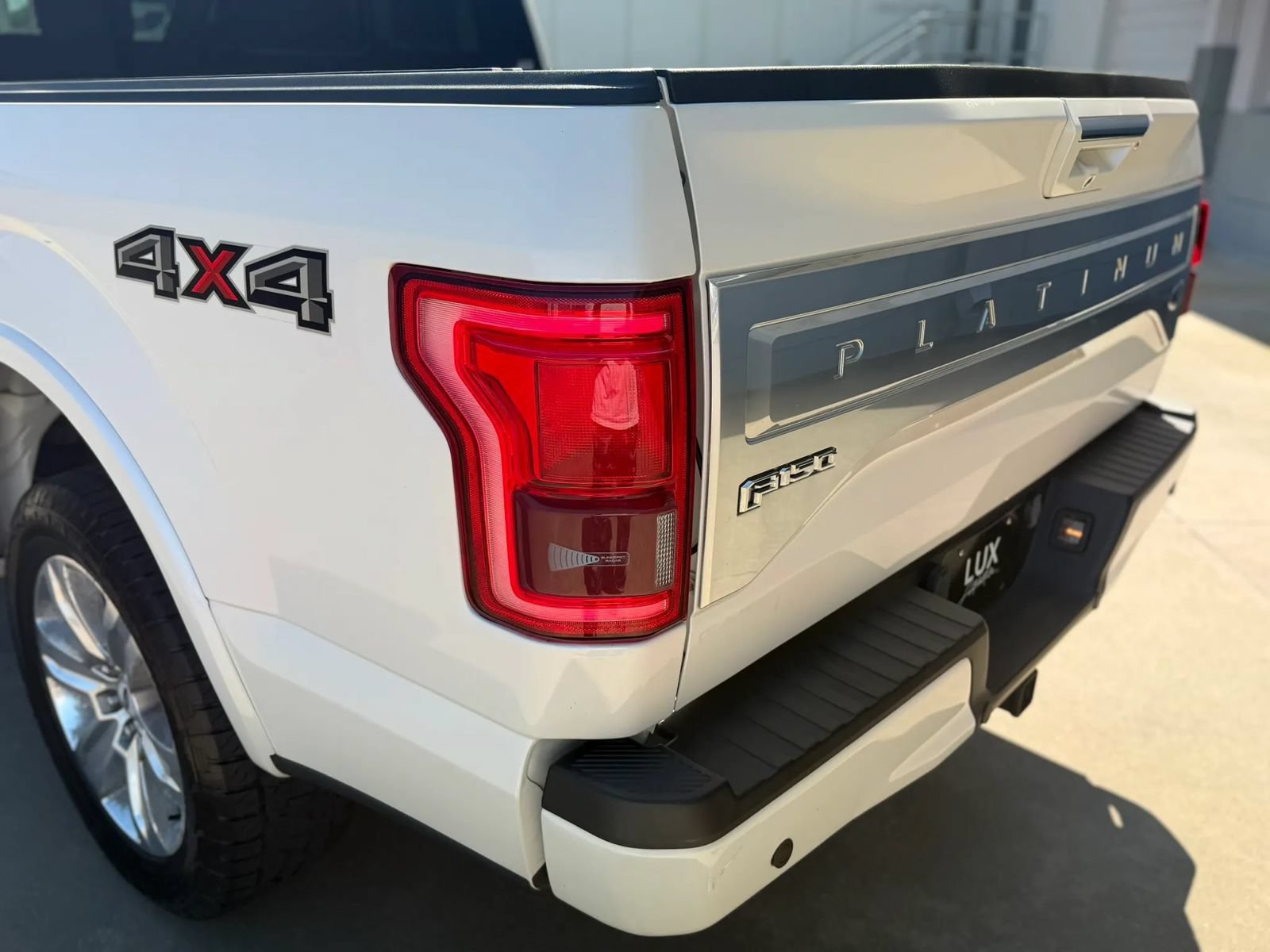 Used 2016 Ford F150 Platinum w/ Equipment Group 701A Luxury AWD/4WD image 12