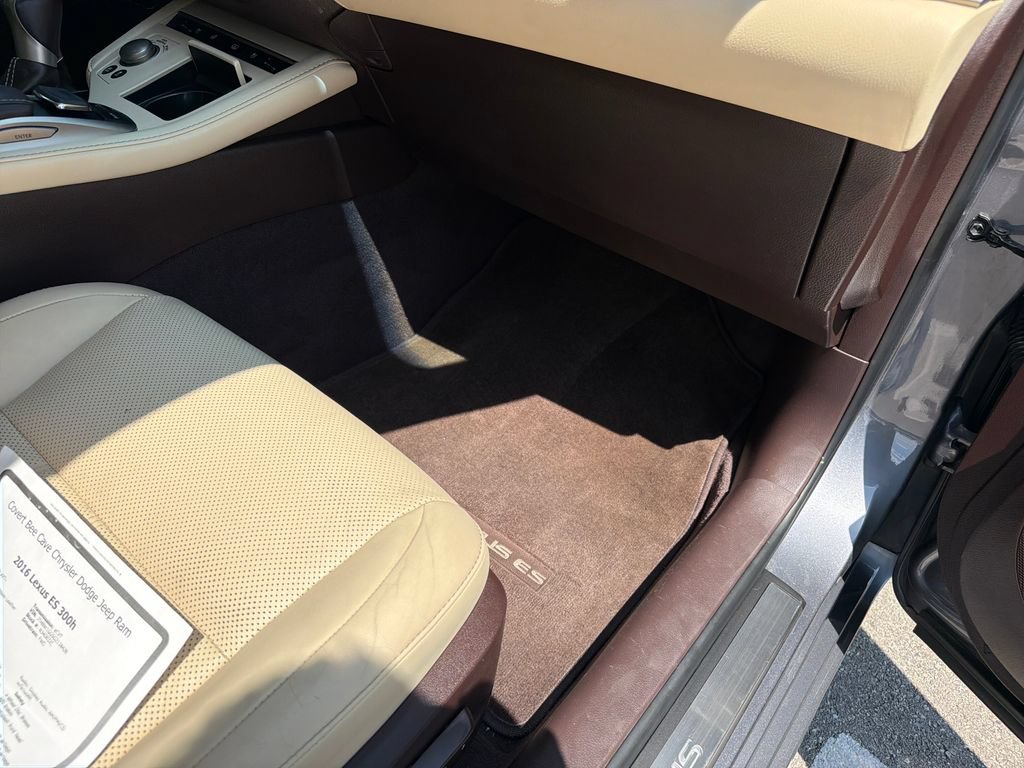 Used 2016 Lexus ES 300h w/ Luxury Package w/Wood Trim FWD image 41