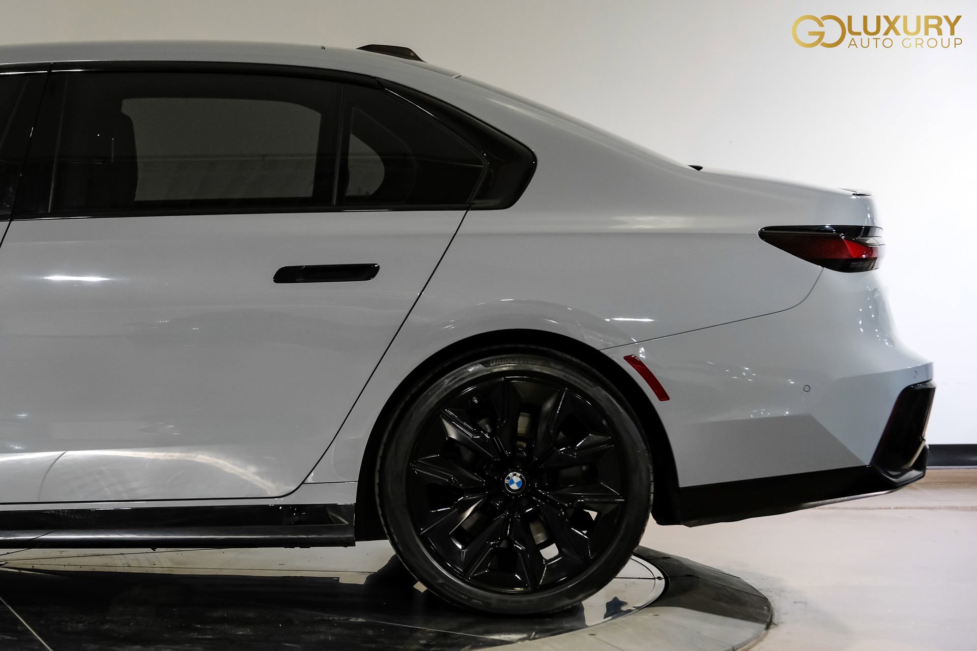 Used 2023 BMW 740i image 15