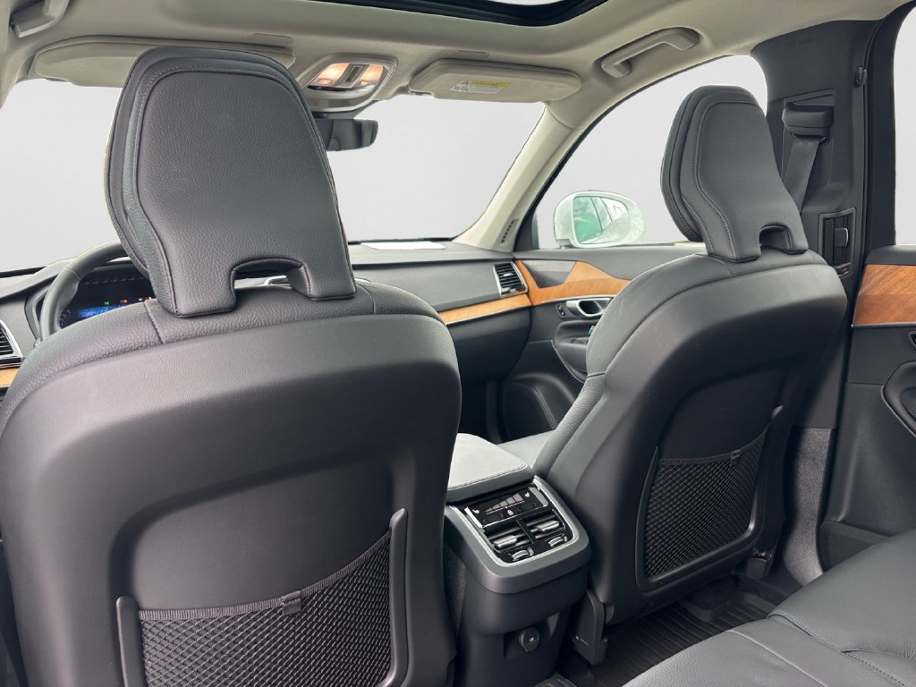 Used 2023 Volvo XC90 B6 Plus w/ Protection Package Premier AWD/4WD image 42