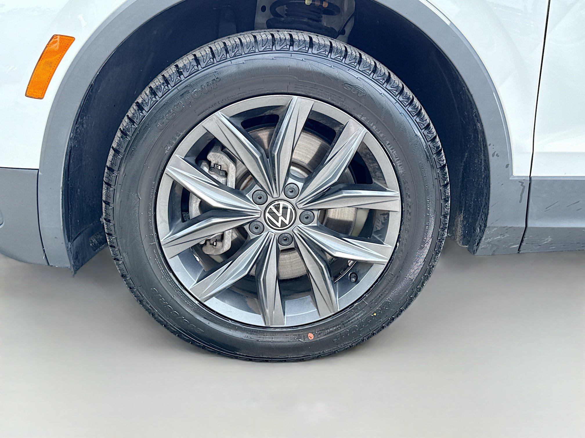 Used 2024 Volkswagen Tiguan SE FWD image 43