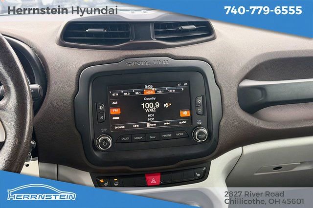 Used 2015 Jeep Renegade Latitude w/ Cold Weather Group image 10