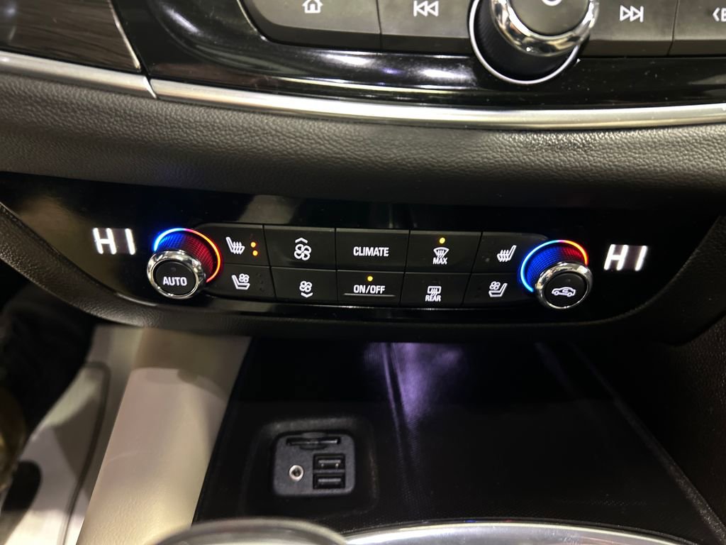 Used 2020 Buick Enclave Premium w/ Sun and Sites Package image 19