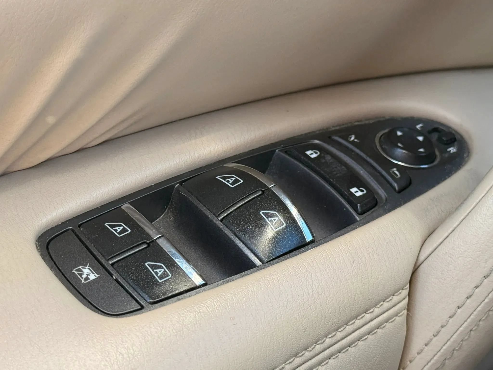 Used 2017 Nissan Armada Platinum RWD image 25