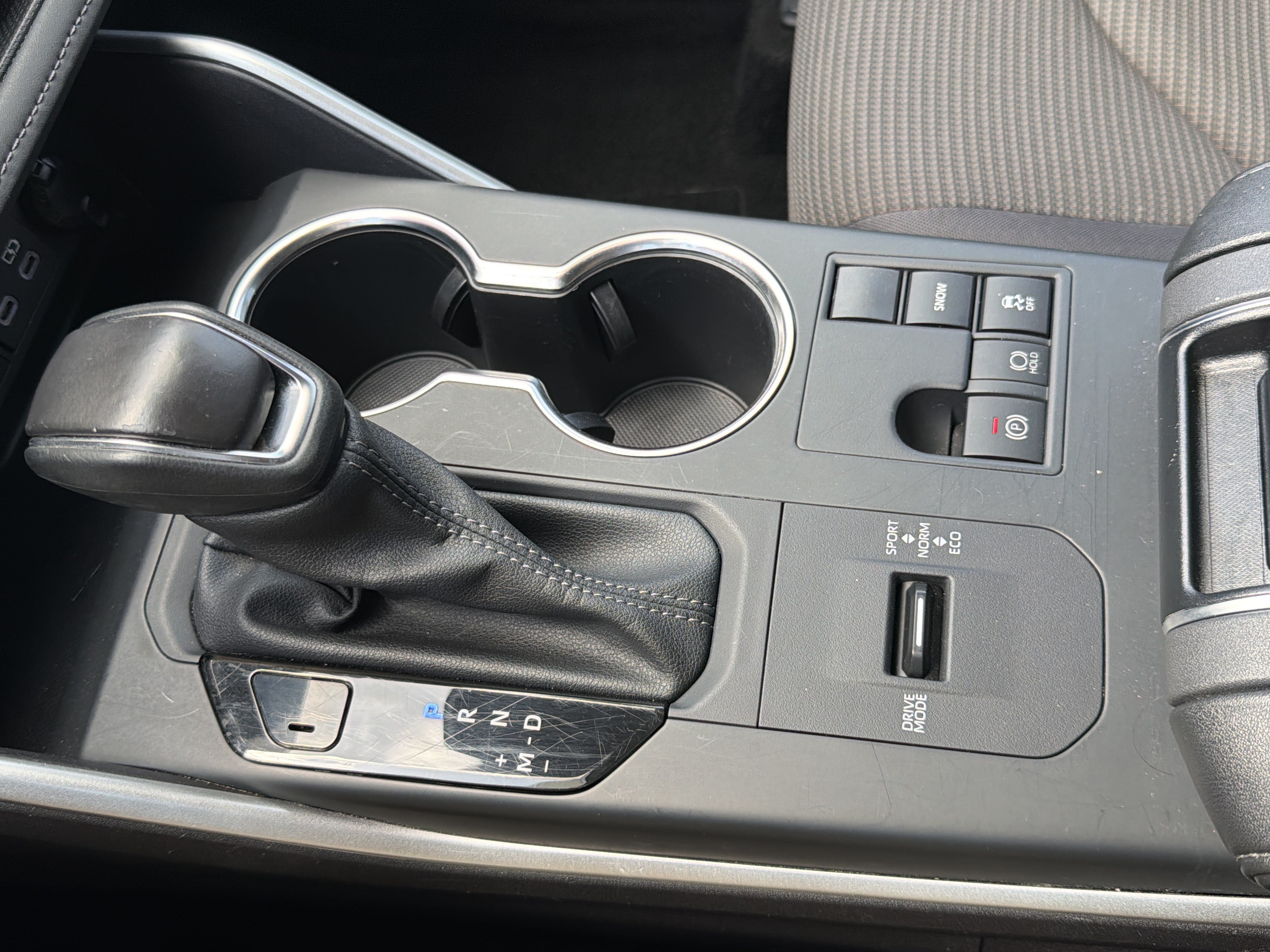 Certified 2025 Toyota Highlander LE FWD image 7