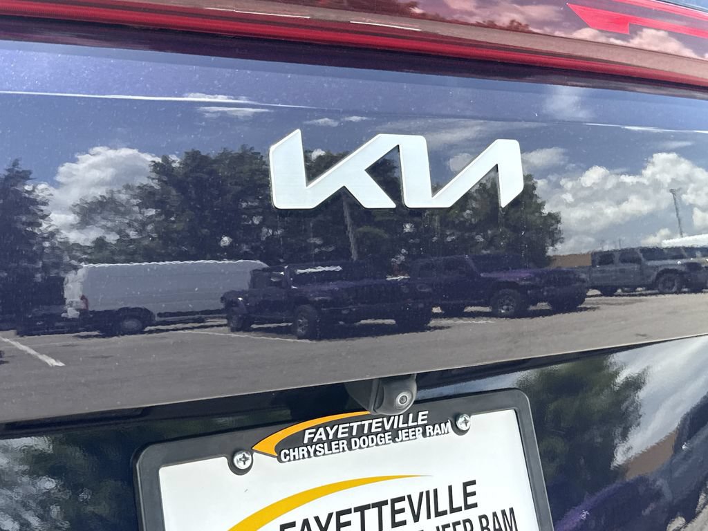 Used 2025 Kia Carnival EX FWD image 39