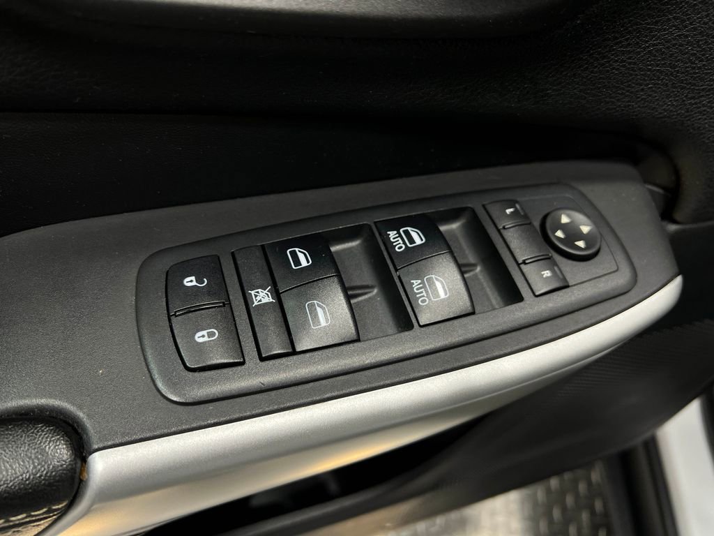 Used 2018 Jeep Cherokee Latitude Plus w/ Comfort/Convenience Group image 14