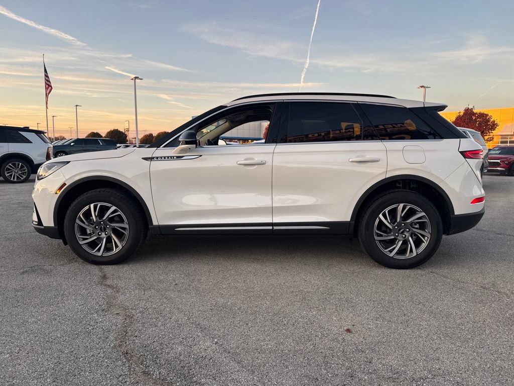 Used 2025 Lincoln Corsair AWD w/ Equipment Group 101A image 2