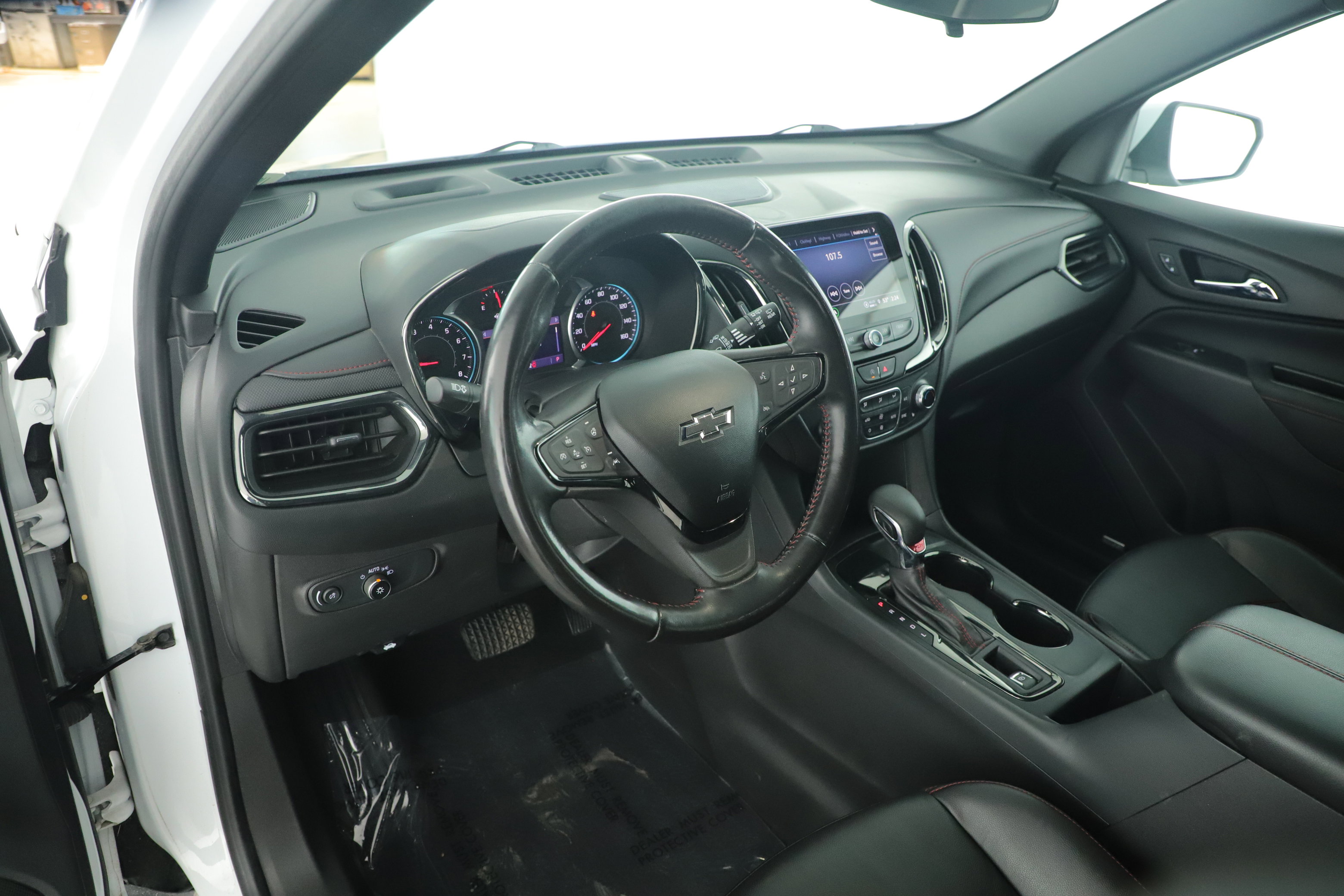 Used 2022 Chevrolet Equinox RS w/ RS Leather Package image 21