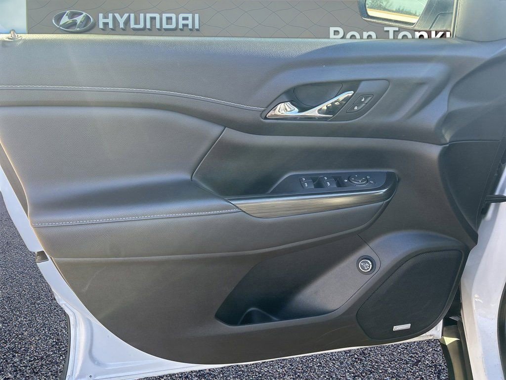 Used 2023 GMC Acadia SLT image 22