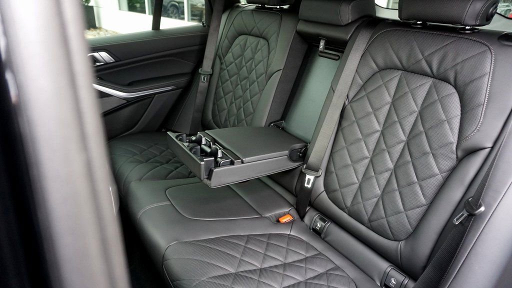 New 2026 BMW X5 xDrive40i w/ M Sport Package AWD/4WD image 13