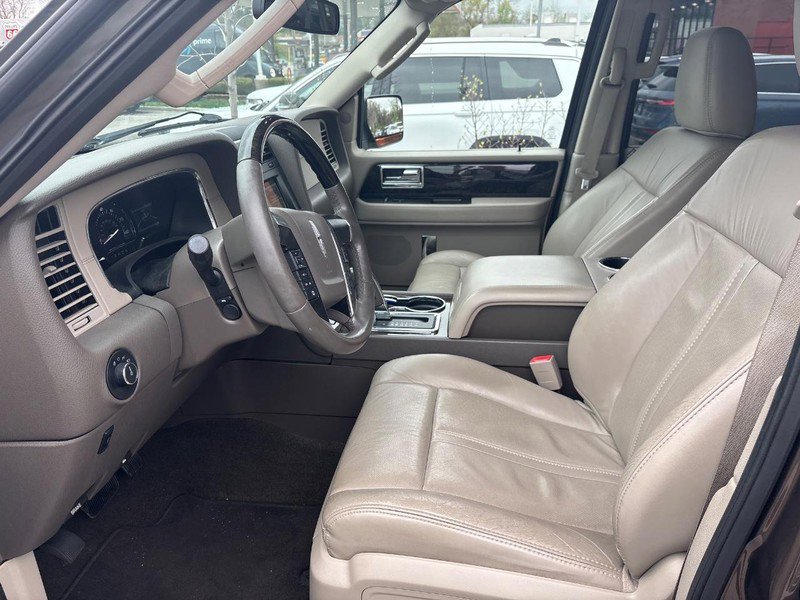 Used 2016 Lincoln Navigator Select image 5