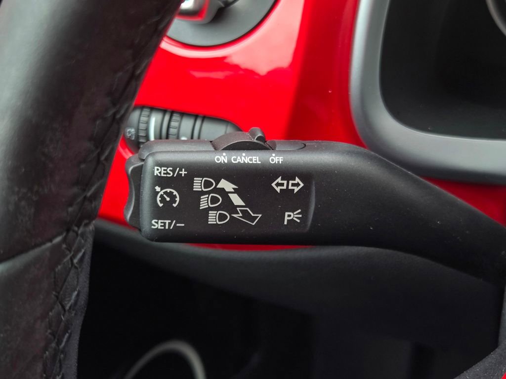Used 2018 Volkswagen Beetle 2.0T SE FWD image 21