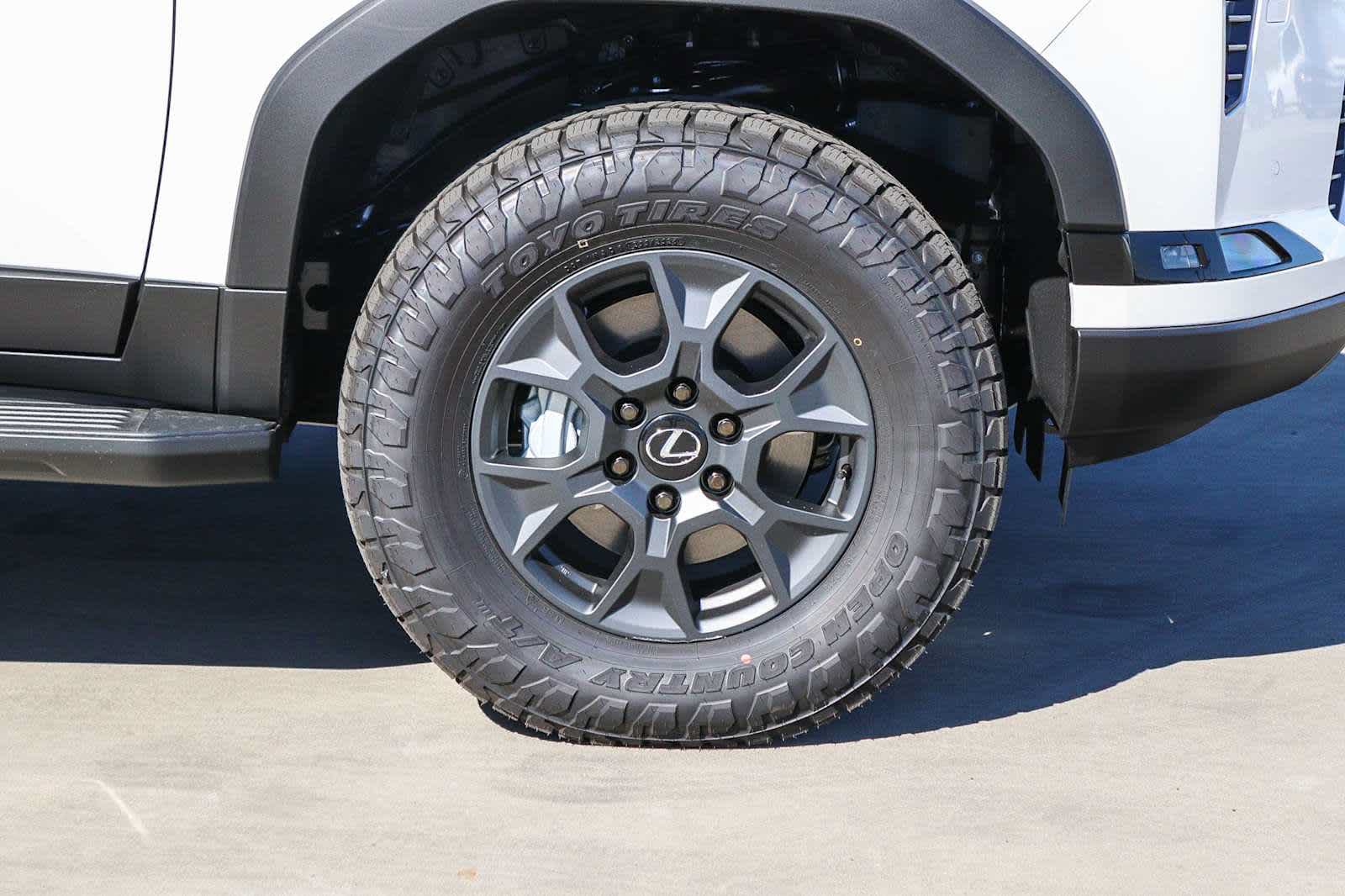 New 2026 Lexus GX 550 AWD/4WD image 9