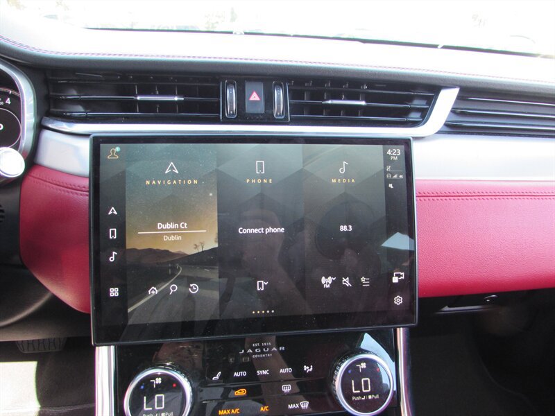 Used 2021 Jaguar XF R-Dynamic SE AWD/4WD image 18