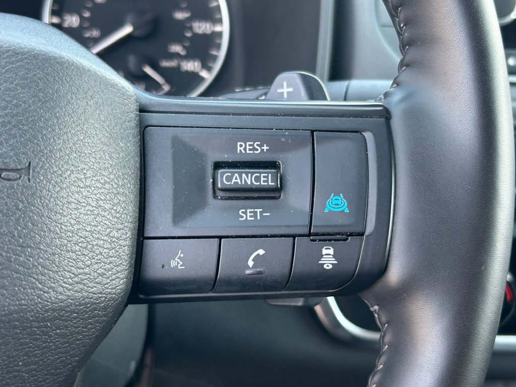 Used 2025 Nissan Rogue SV AWD/4WD image 19