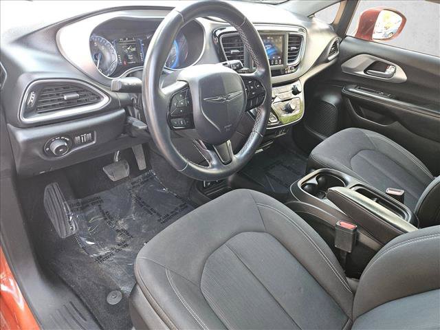 Used 2018 Chrysler Pacifica Touring Plus w/ S Appearance Package FWD image 13