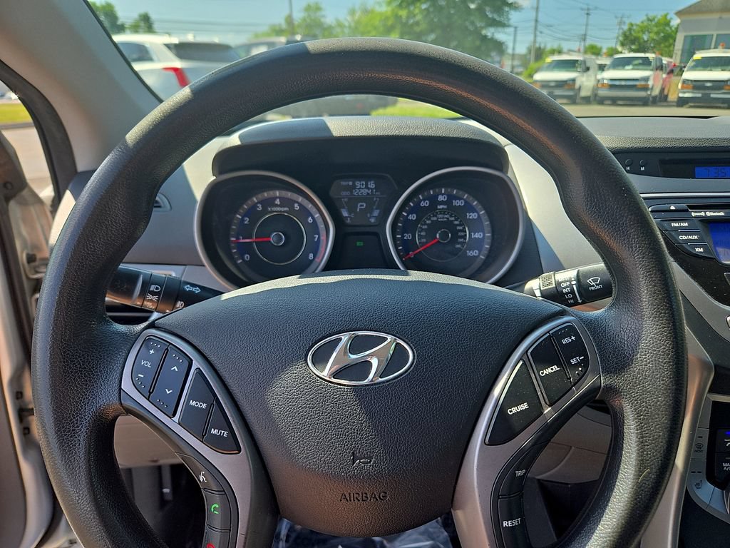 Used 2013 Hyundai Elantra GLS w/ Preferred Pkg FWD image 22