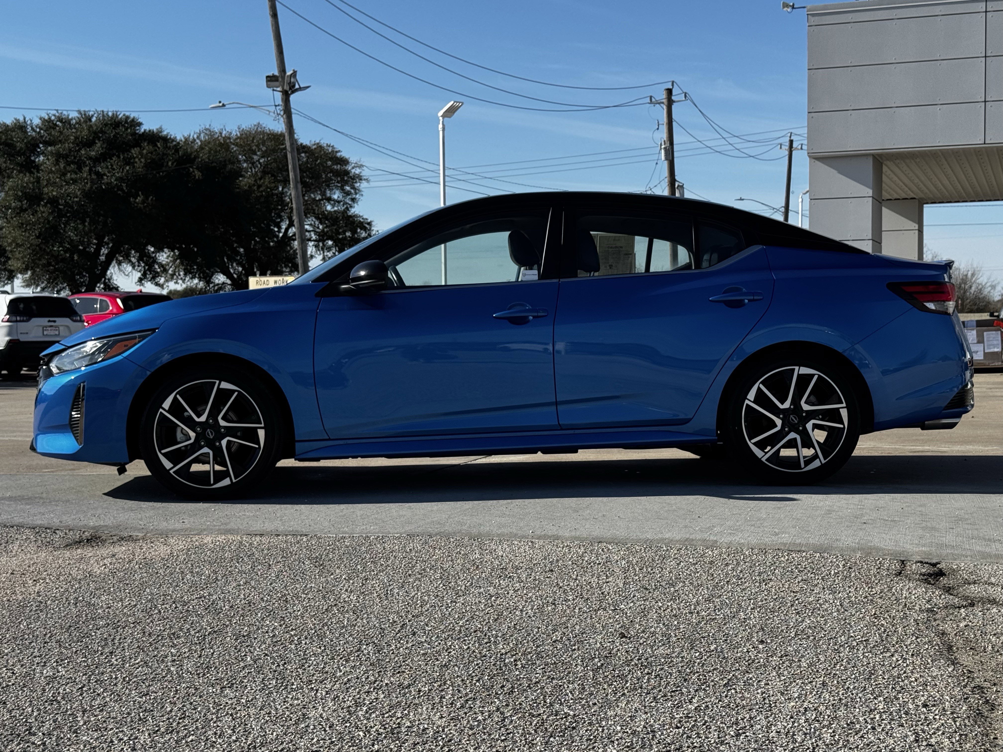 Used 2025 Nissan Sentra SR w/ SR Premium Package image 7