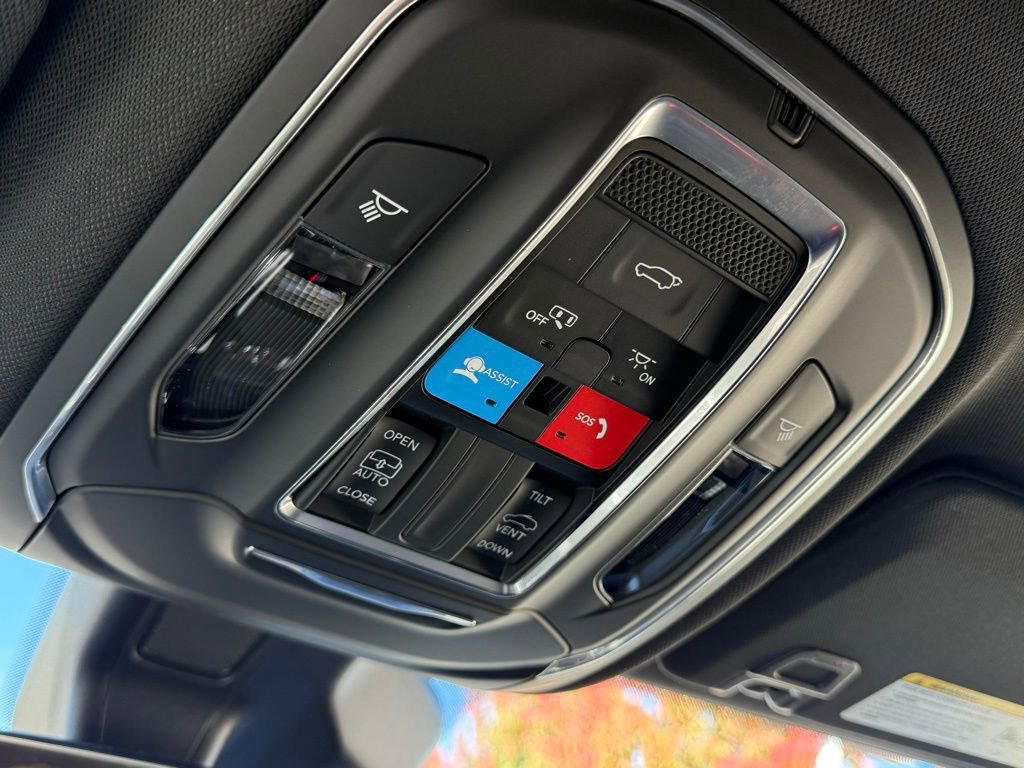 New 2025 Jeep Grand Cherokee L Altitude image 22