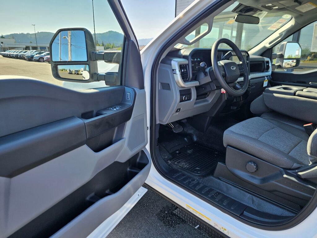 New 2025 Ford F600 2WD Regular Cab Super Duty w/ XL Chrome Package image 9