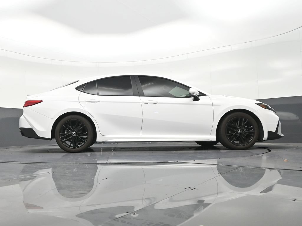 Used 2026 Toyota Camry SE FWD image 28