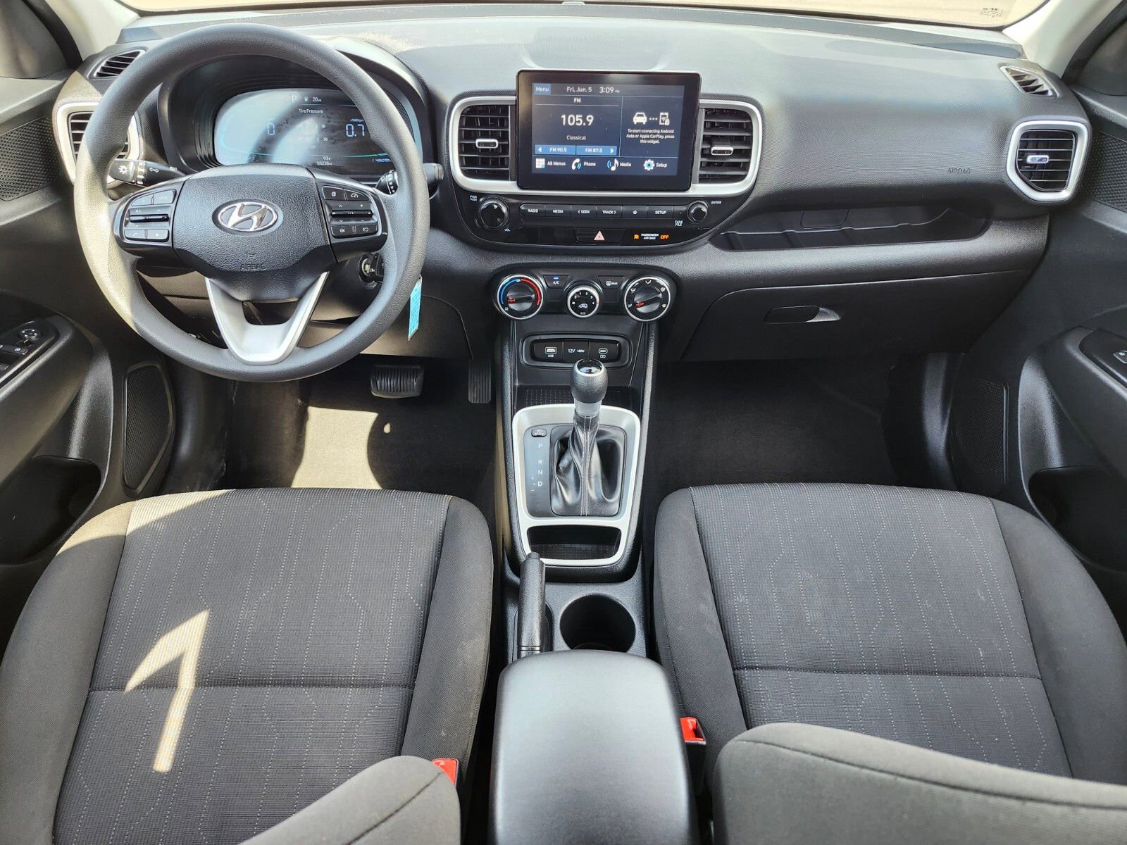 Used 2023 Hyundai Venue SE FWD image 12