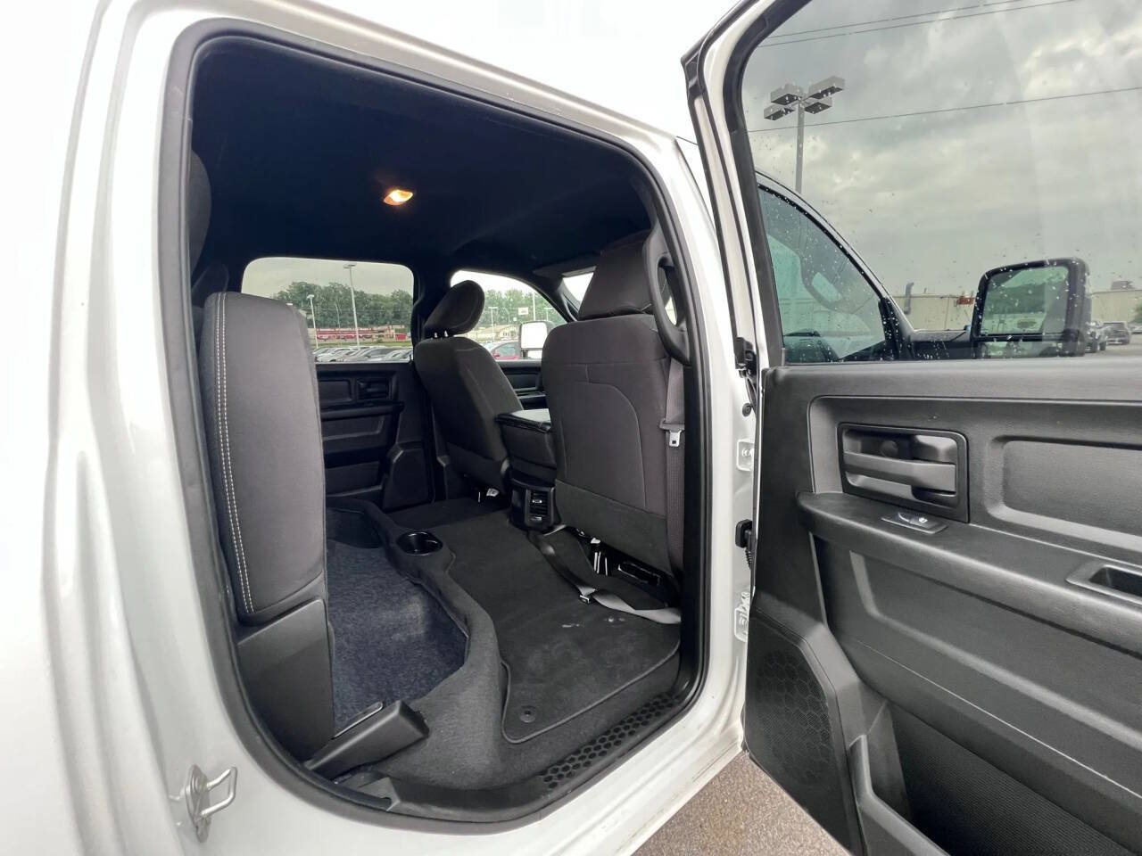 Used 2024 RAM 3500 Tradesman w/ Chrome Appearance Group AWD/4WD image 18