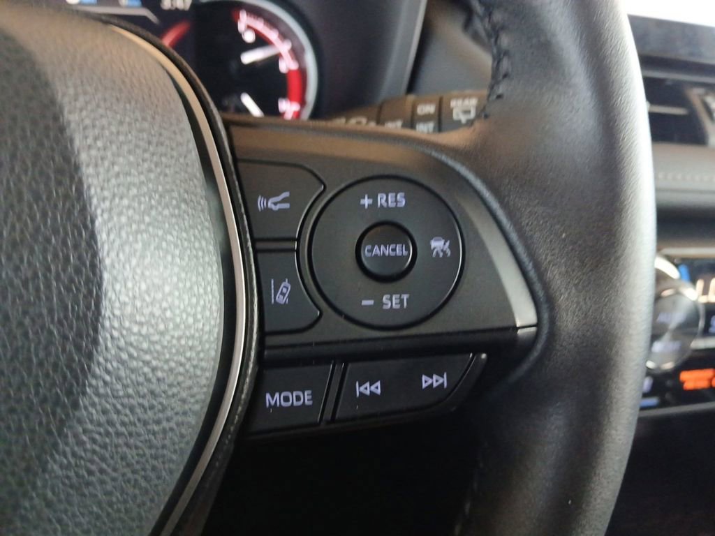 Used 2022 Toyota RAV4 Limited FWD image 19