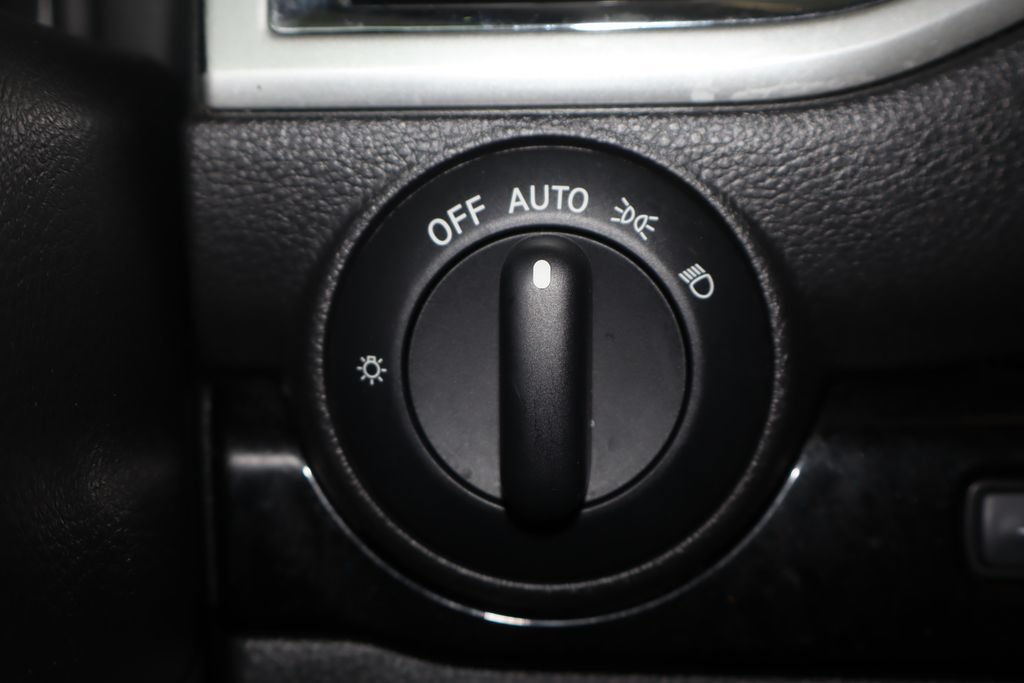 Used 2021 Nissan Titan SV w/ SV Convenience Package AWD/4WD image 21