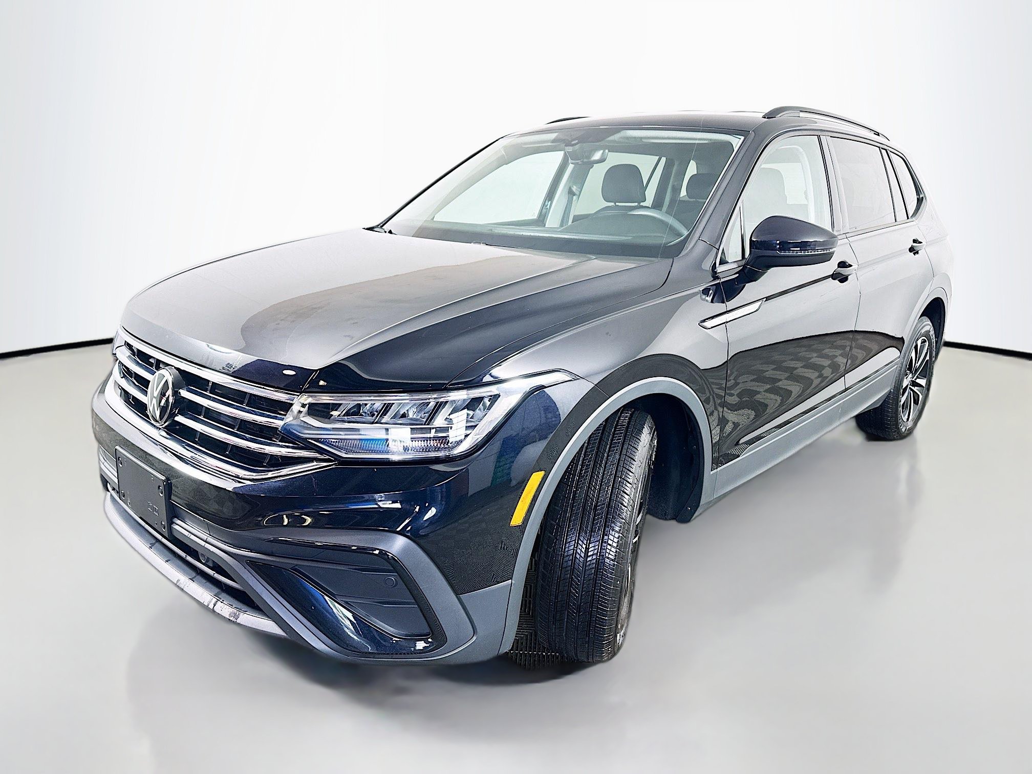 Used 2023 Volkswagen Tiguan S FWD image 3