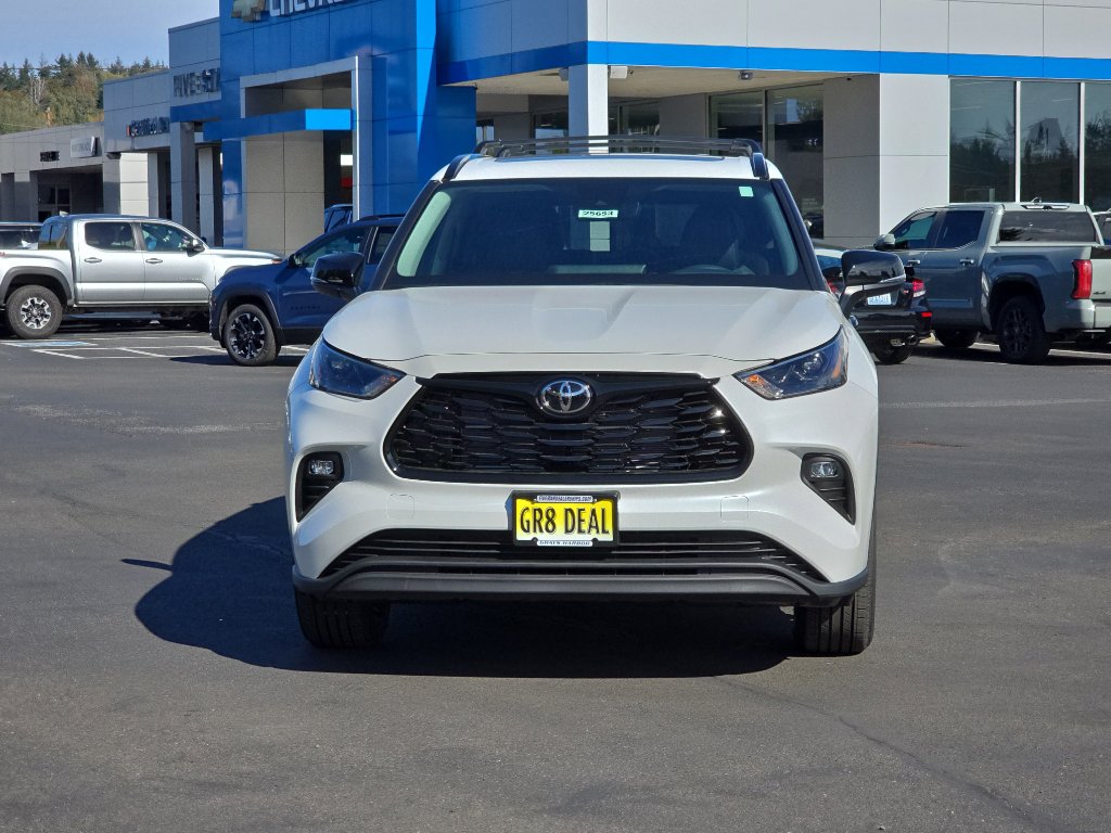 New 2025 Toyota Highlander XLE image 3