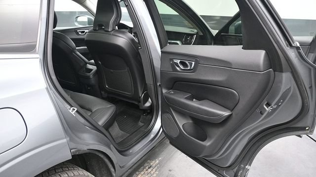 Used 2019 Volvo XC60 T6 Momentum w/ Advanced Package AWD/4WD image 17