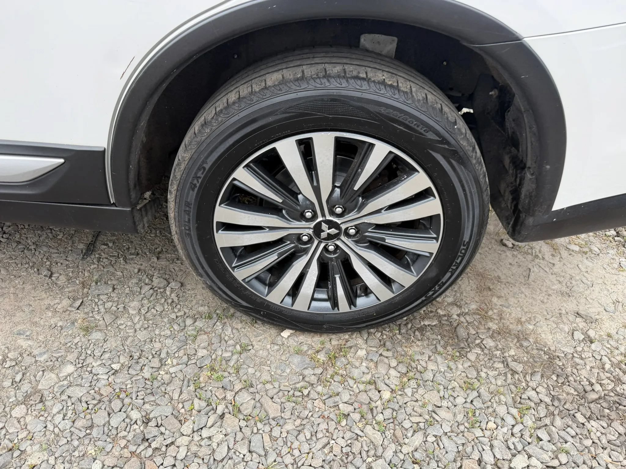 Used 2020 Mitsubishi Outlander ES FWD image 9