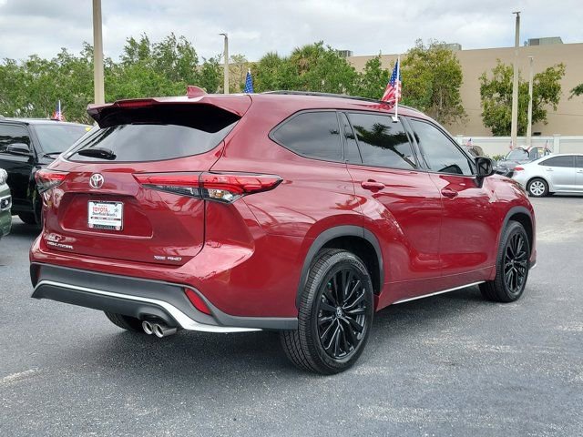Used 2023 Toyota Highlander XSE AWD/4WD image 4