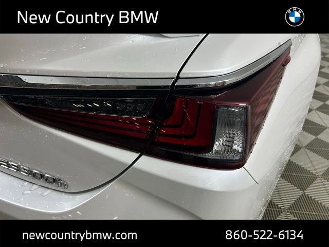 Used 2023 Lexus ES 300h w/ Premium Package FWD image 29