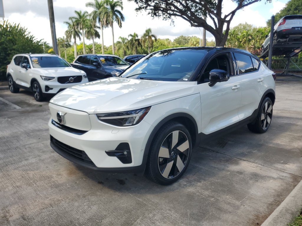 Certified 2022 Volvo C40 P8 Recharge Ultimate AWD/4WD image 3