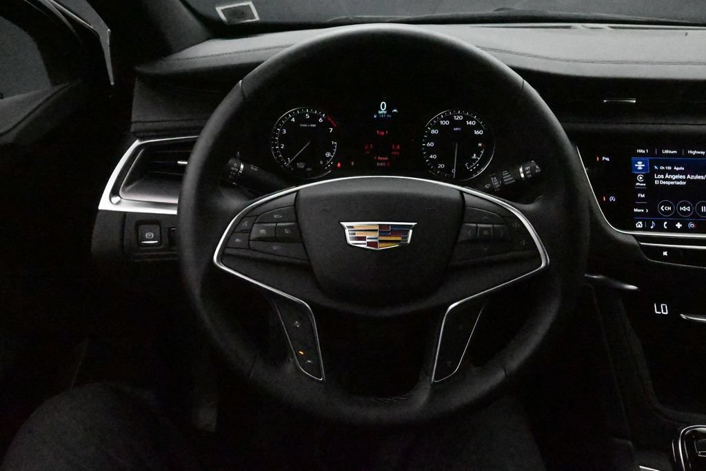 Used 2025 Cadillac XT5 Luxury FWD image 9
