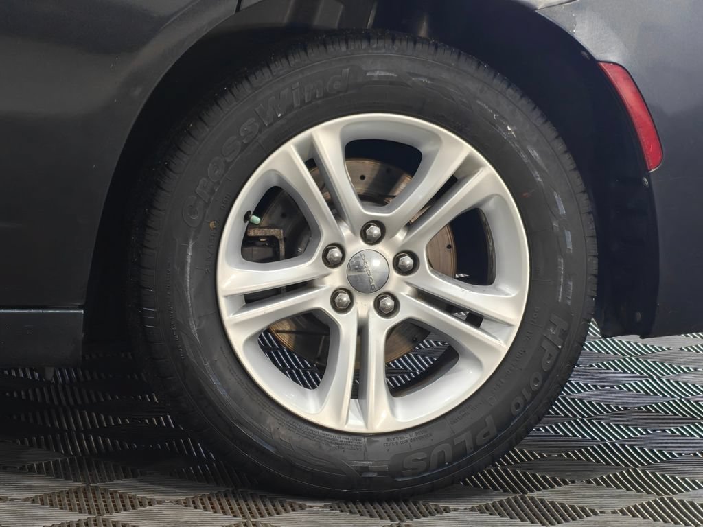 Used 2018 Dodge Charger SXT RWD image 48