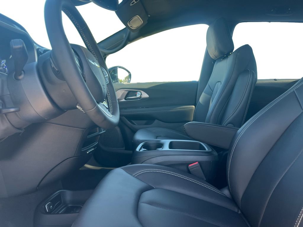 New 2026 Chrysler Pacifica Select image 19