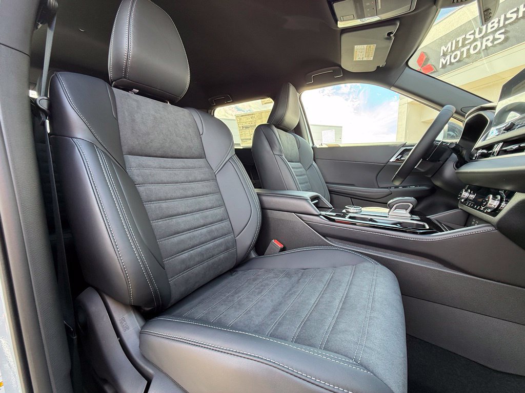 New 2026 Mitsubishi Outlander LE FWD image 15