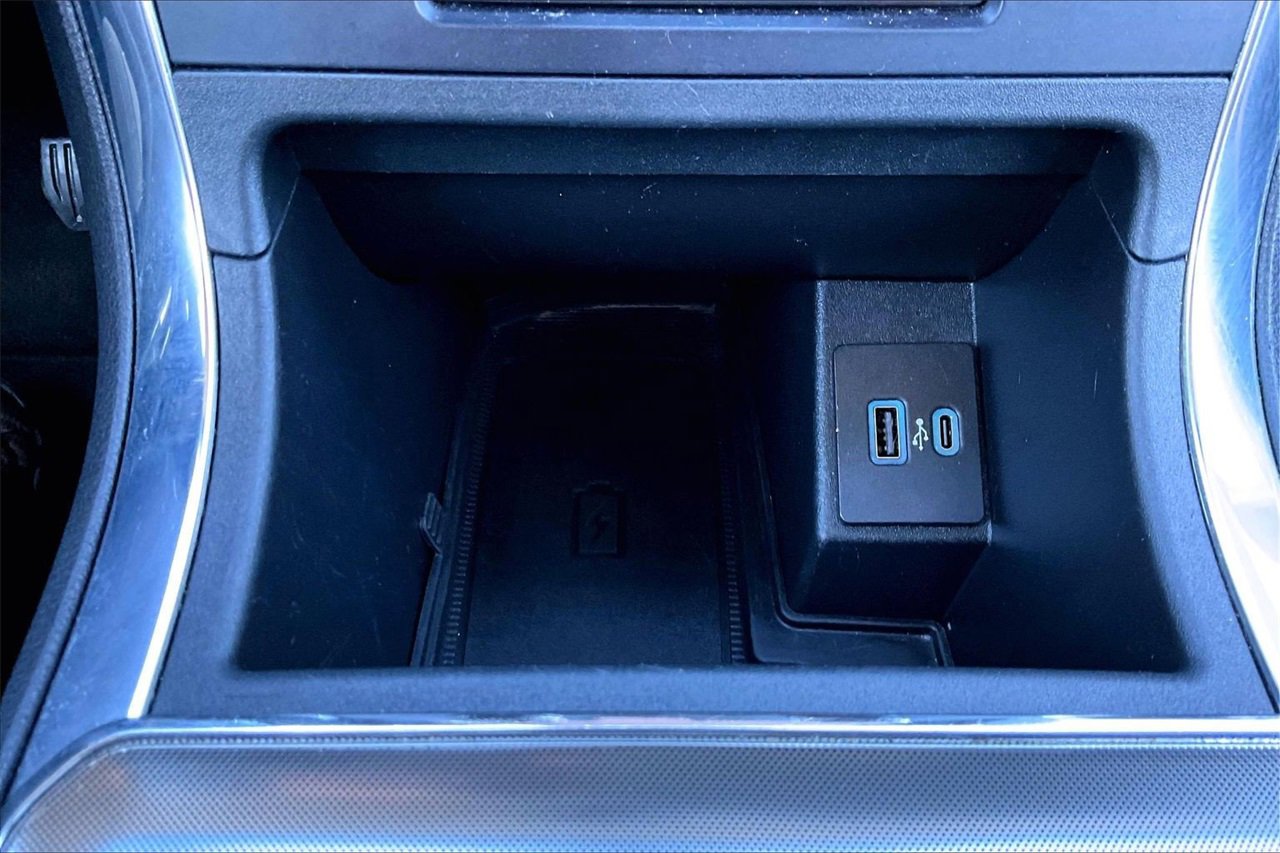 Used 2024 Ford Edge Titanium image 16