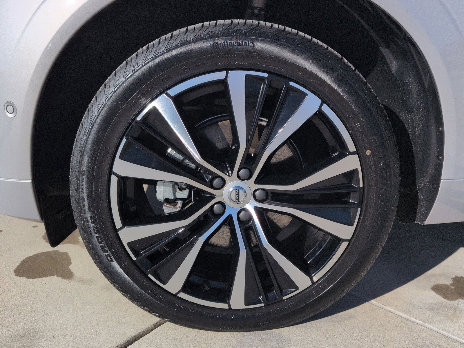 Certified 2025 Volvo XC60 B5 Plus image 12