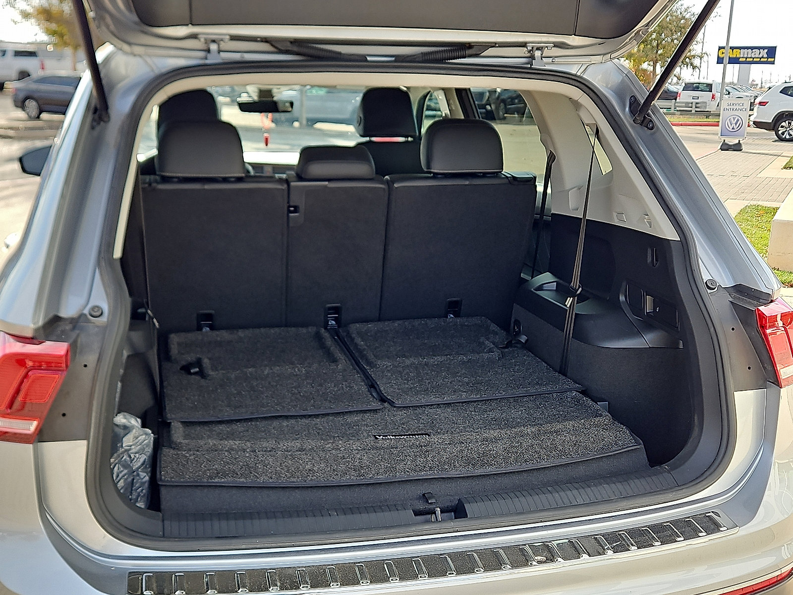 Certified 2023 Volkswagen Tiguan SE w/ Panoramic Sunroof Package image 6