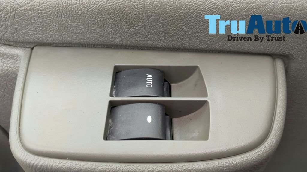 Used 2019 Chevrolet Express 3500 Extended w/ Driver Convenience Package RWD image 16