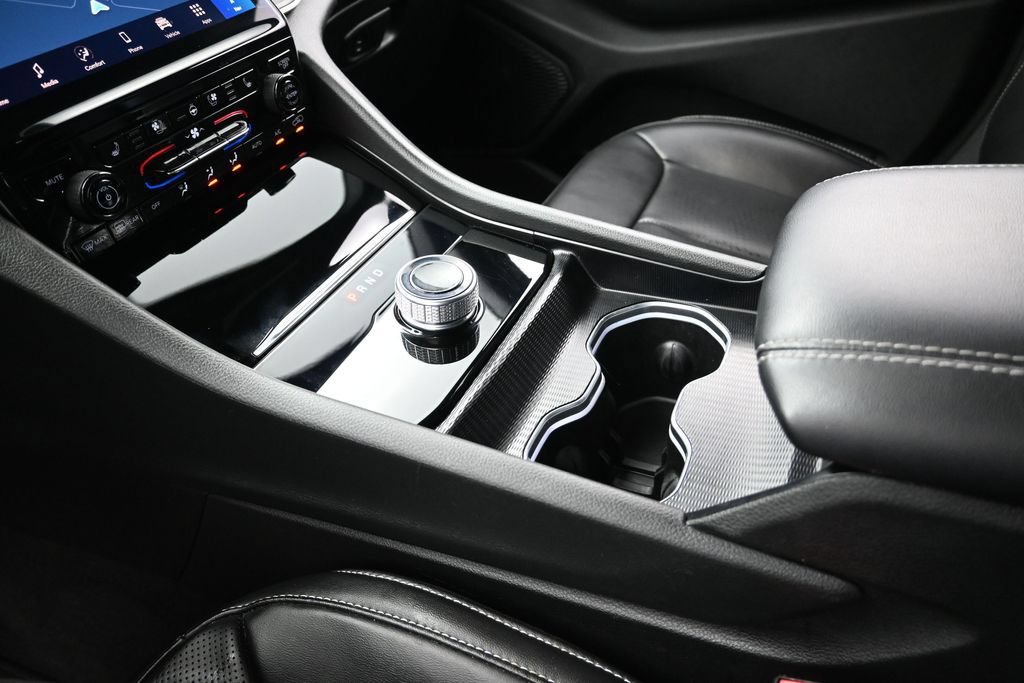 Used 2024 Jeep Grand Cherokee Limited w/ Luxury Tech Group II RWD image 16