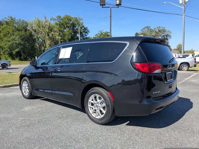Used 2023 Chrysler Voyager LX image 4
