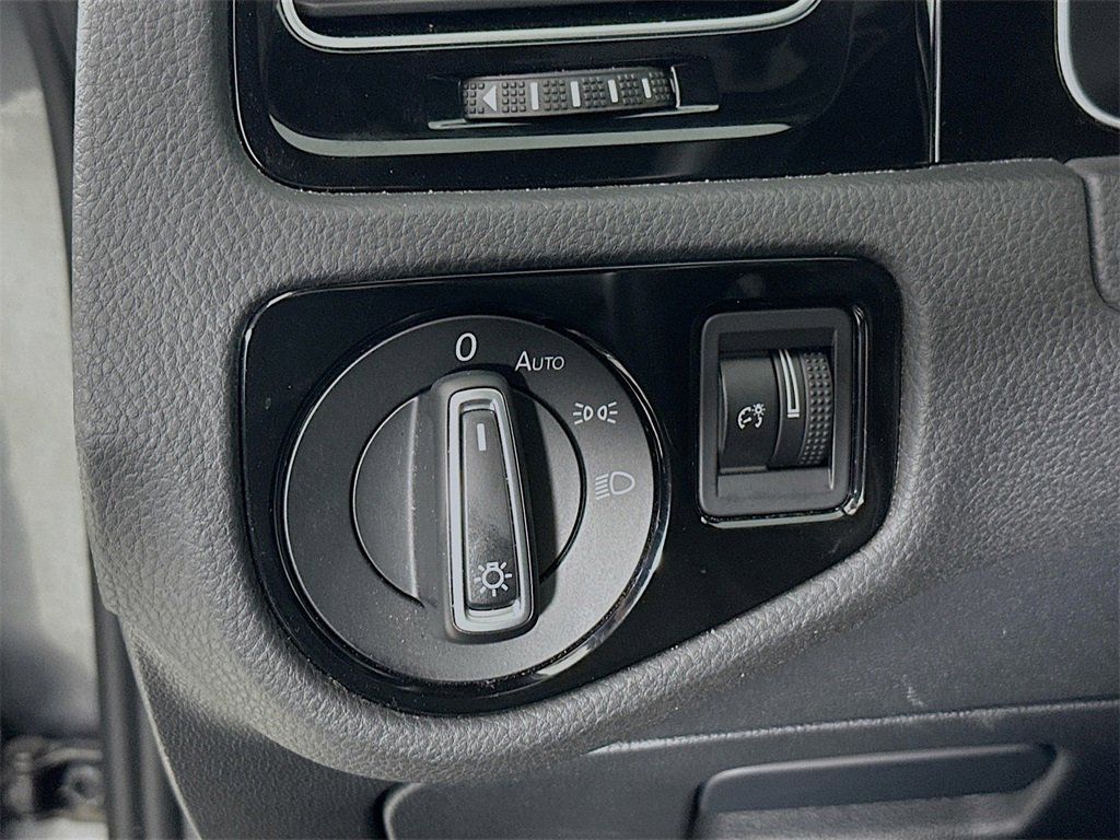 Used 2019 Volkswagen Golf R 4-Door image 10