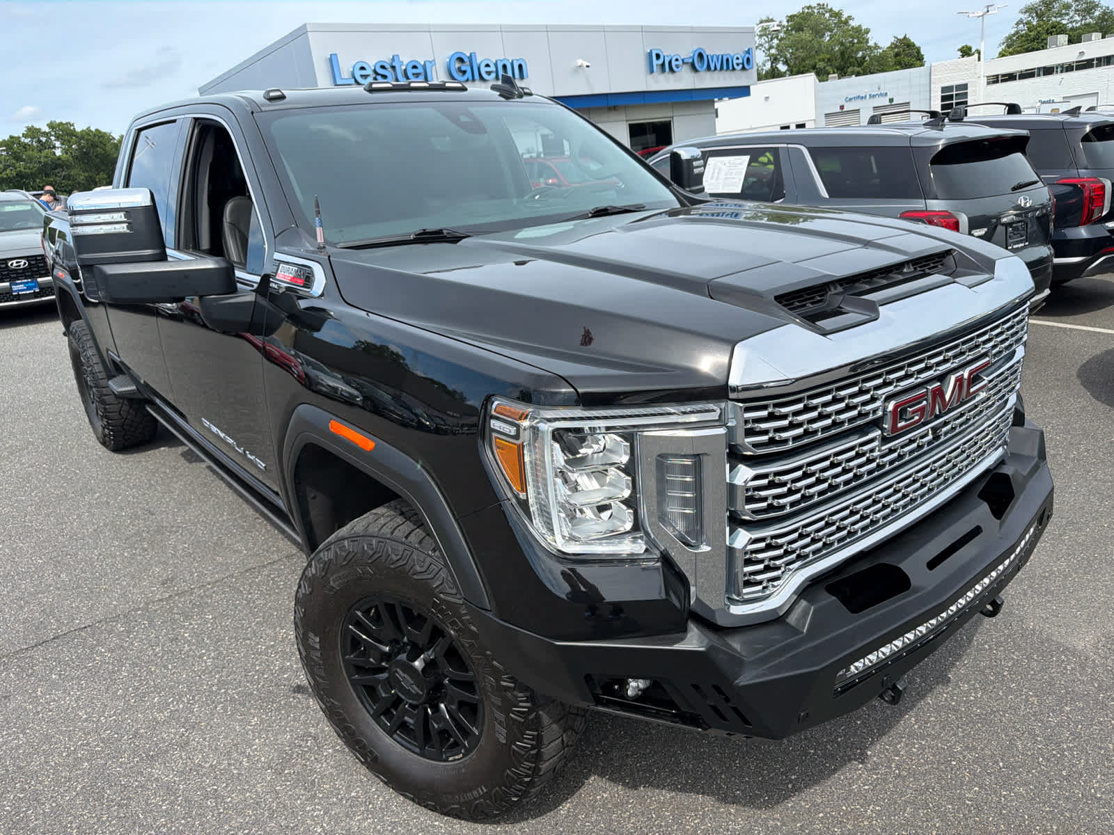 Certified 2023 GMC Sierra 3500 Denali w/ Denali Black Diamond Edition AWD/4WD image 3