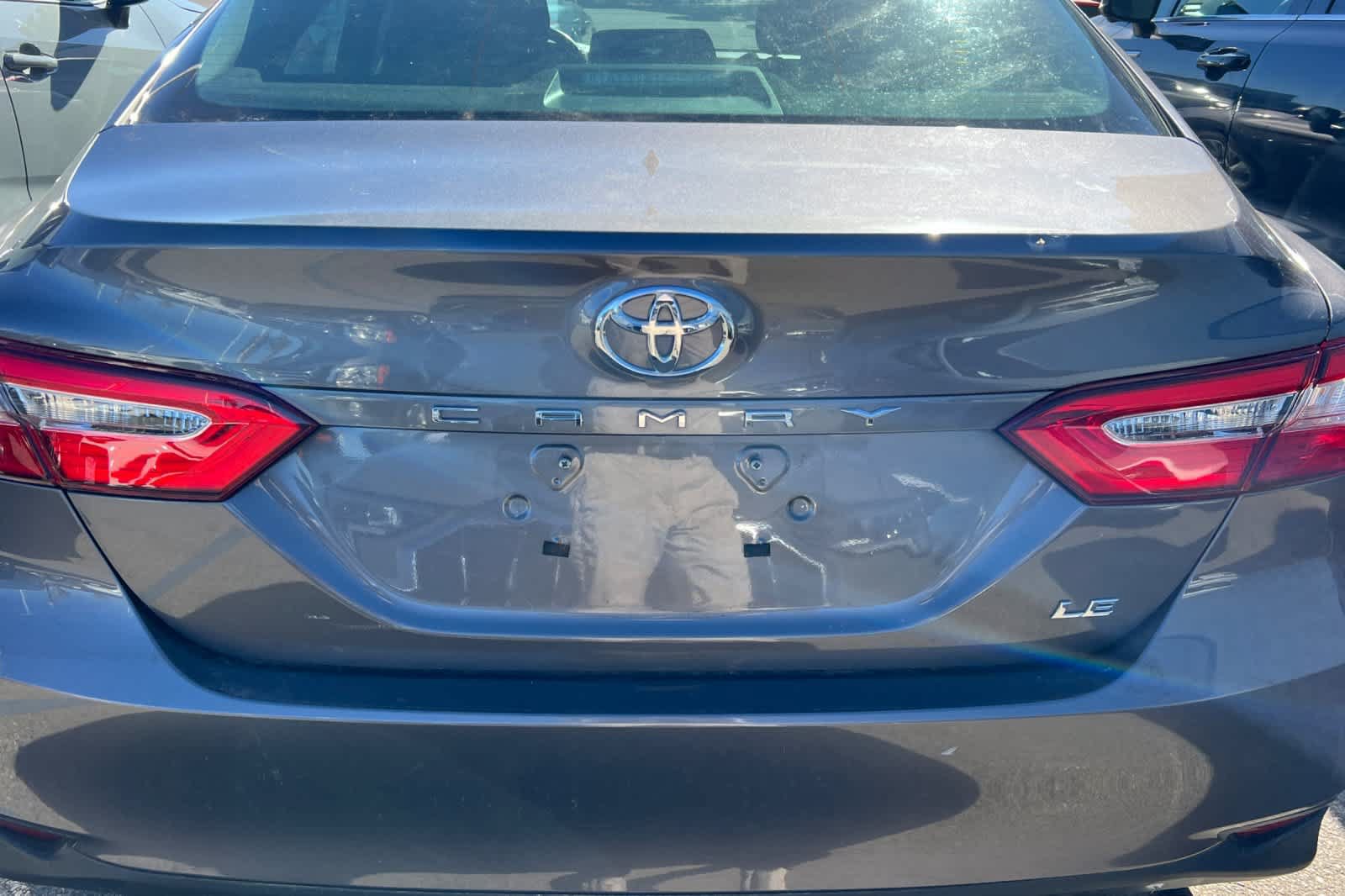 Used 2020 Toyota Camry LE w/ Convenience Package FWD image 19